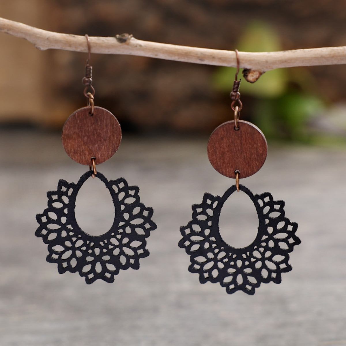 Boucles d'oreilles pendantes à découpes géométriques