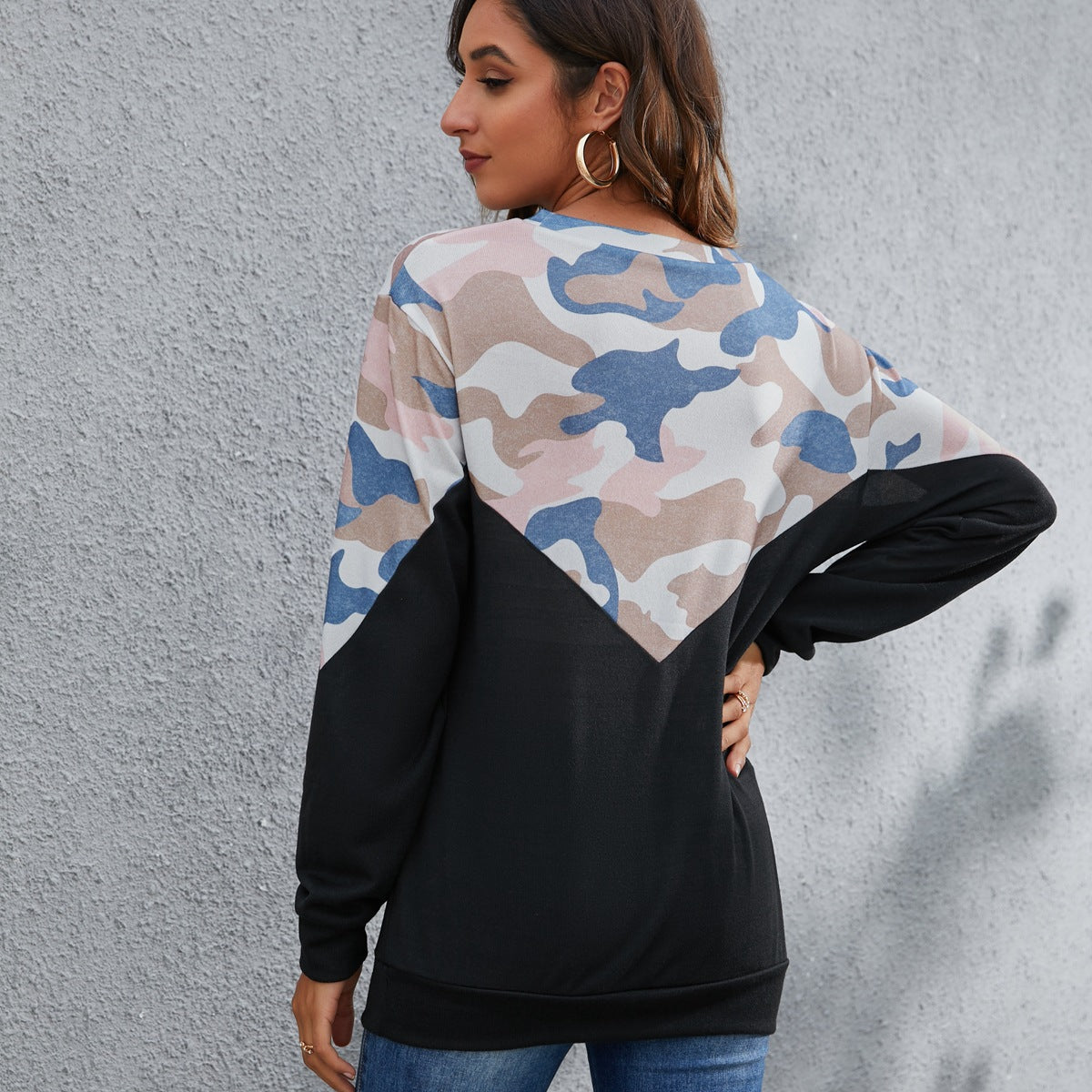 Pull décontracté à manches longues et col rond en peluche avec imprimé camouflage pour automne et hiver