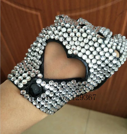 Gants de danse hip-hop pour femmes, mitaines sexy en similicuir PU, découpées en forme de cœur, en strass, à la mode