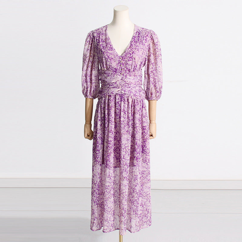 Lila Sommerkleid mit Print und taillierter Passform und Puffärmeln