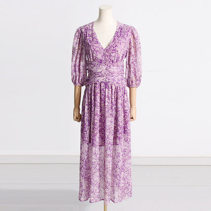 Lila Sommerkleid mit Print und taillierter Passform und Puffärmeln