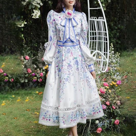 Robe à imprimé floral à manches longues et à lacets avec décolleté en V et motif floral vintage français