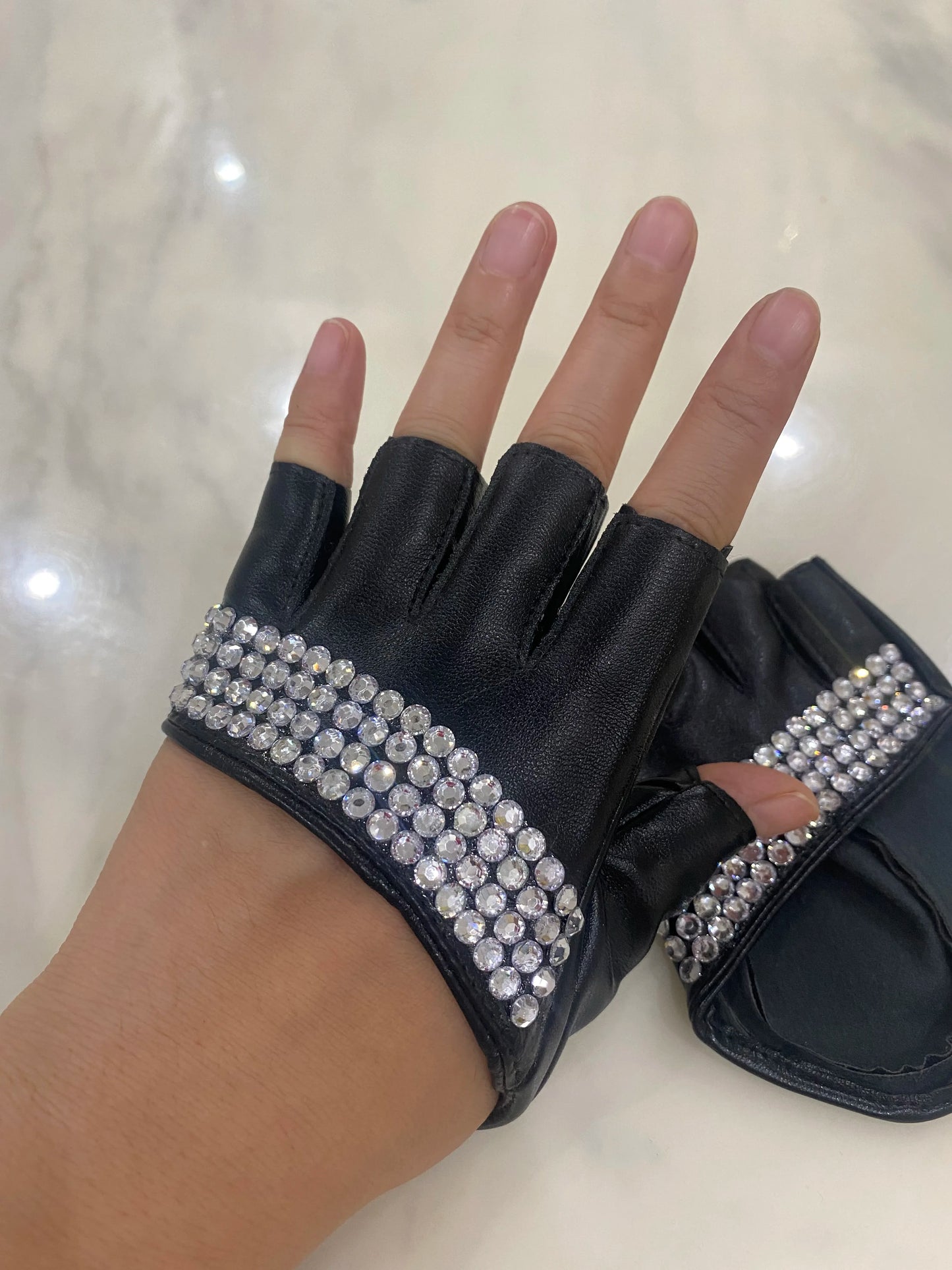 Gants en cuir PU à demi-doigts pour femmes, mitaines à strass, sans doigts, style hip-hop, pour hommes