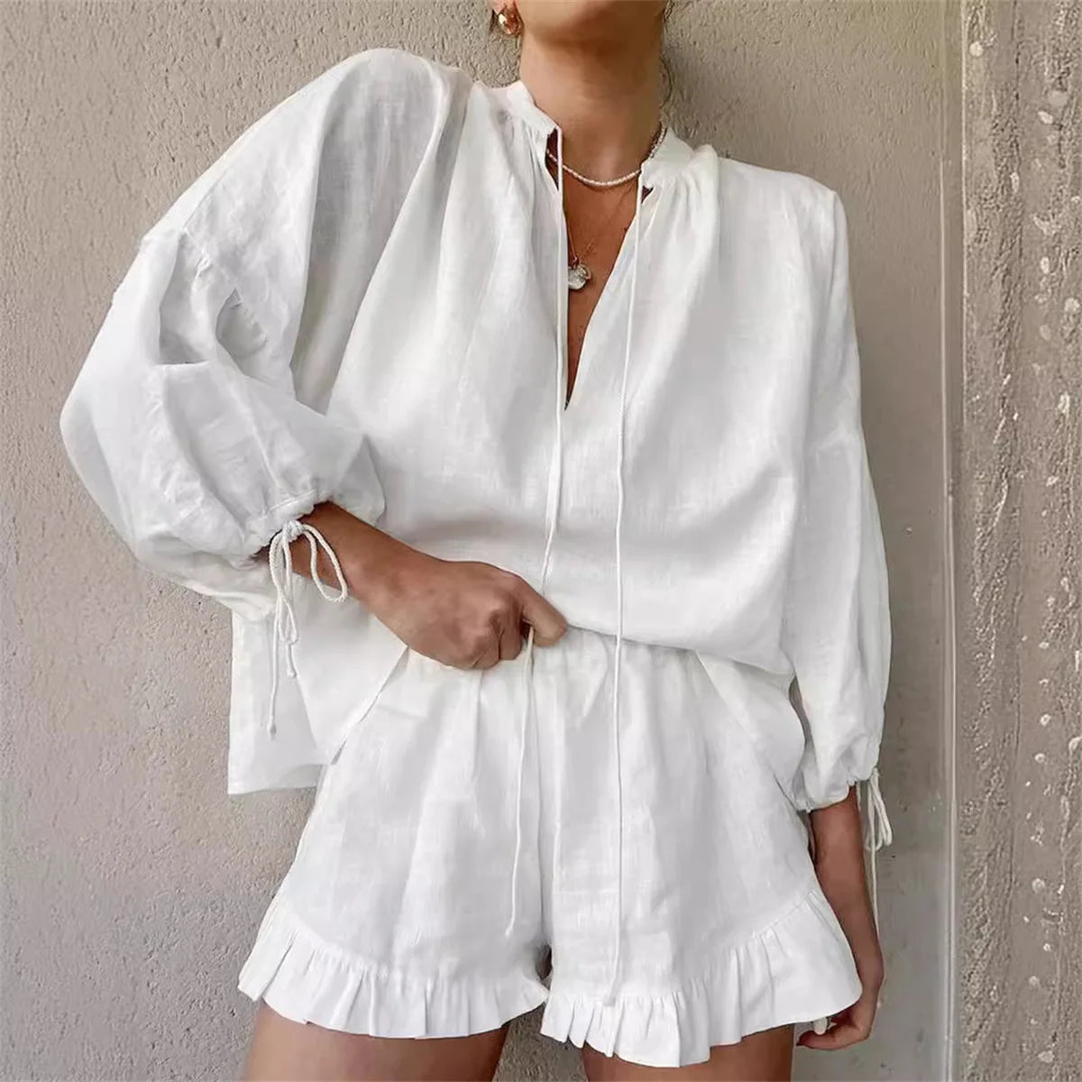 2024 Casual Beach Suits Mode Été Coton Lin Lâche Volants Shorts Costumes Femmes Manches Longues Cordon Pull 2 ​​Pièces Ensemble